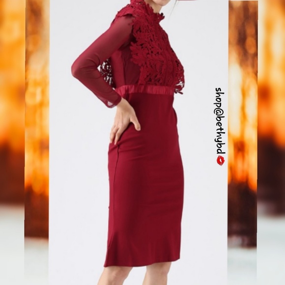 Lady in Red Dress Crochet Lace Elegance Size XL - Picture 3 of 8